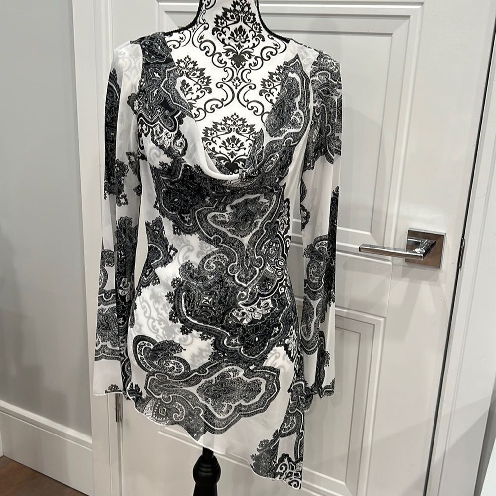 Vintage Georgiou Studio Black/White top Bell Sleeves Size M